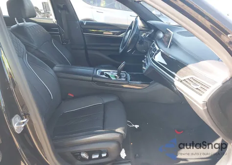 2021 BMW M760I xDrive z USA, uszkodzony, nr VIN WBA7U6C05MCE58977